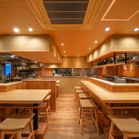 【活気が溢れるオープンキッチン】