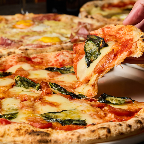 【加水率70％で耳までモッチリ食感】俺のイタリアン唯一無二の本格窯焼きピッツァ♪