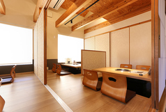 掘りごたつ席もご用意しております。