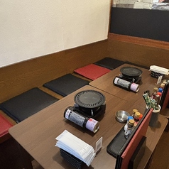 いつでも気軽にご利用いただける、使い勝手の良いテーブル席をご用意しております!最大8名様までご案内可能で、お仕事帰りのサク飲みや中規模のご宴会、女子会などにぴったり★各テーブルに卓上コンロを完備しており、絶品の馬肉料理を囲んで皆様でワイワイ盛り上がる楽しいひとときをお過ごしいただけます!