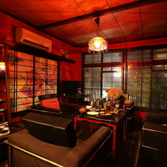 広々4名様用のソファー席!!誕生日・女子会にもってこい空間です。