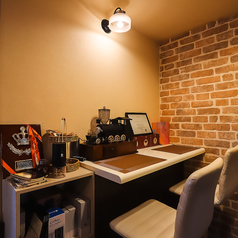 白金台の路地裏で、ふと日常の喧騒から離れたい時に最適なカウンター席