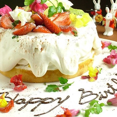 誕生日や記念日のお祝いにホールケーキもご用意の写真