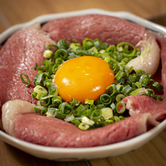 黒毛和牛の炙り刺し ～ユッケ風～