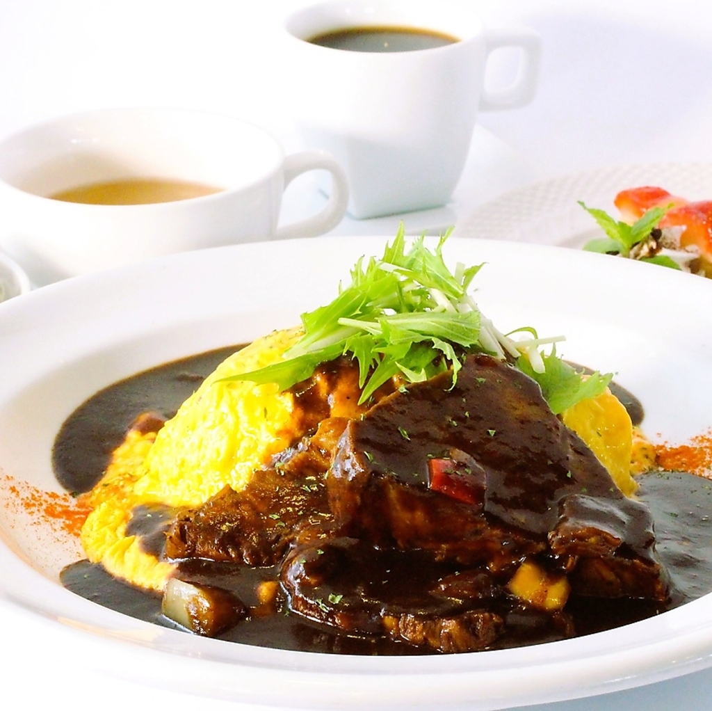 【贅沢の極み】一番人気！自家製ポークシチューオムライス 価格：1,800円（税込 1,980円）