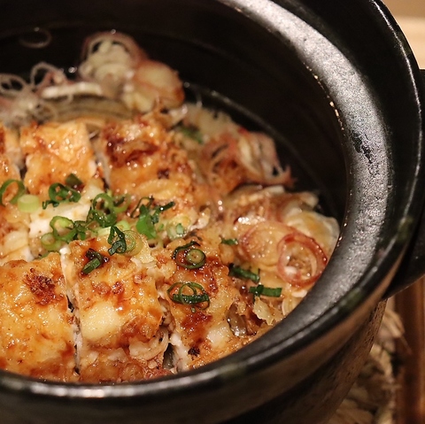 伝助穴子の天ぷらと島牛蒡の土鍋ご飯　お新香付きの写真