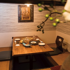 大小様々なタイプの落ち着いた個室がございます。