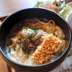 名物！アツアツの石鍋でご提供する「石鍋パスタ」