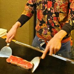 料理人の一挙手一投足を見逃すな！