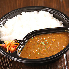 当店こだわり肉屋牛すじカレーは人気の一品です！