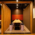 オシャレ個室で満足間違い無し◎街の喧騒から外れた空間で本格食べ飲みをお愉しみくださいませ！シーンは宴会、仲間内、サクのみ等幅広くお使いいただけます◎※お席の写真は系列店になります。
