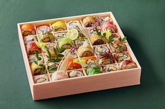 弁当（ロール寿司詰め合わせ）36貫入り(12種×各3貫)