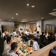 4名様、6名様用テーブル席も完備。