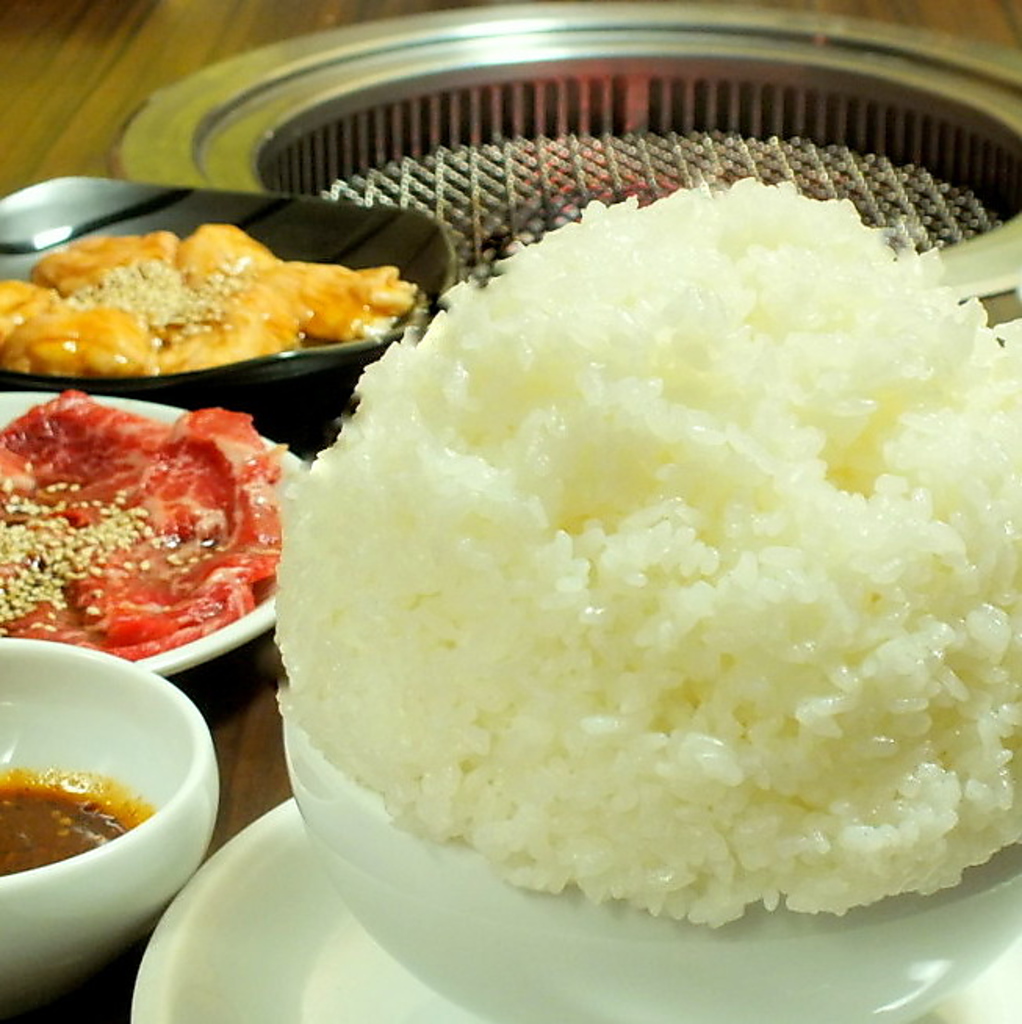 肉もご飯も野菜もボリューム満点！味も抜群でコストパフォーマンスはどこにも負けません！