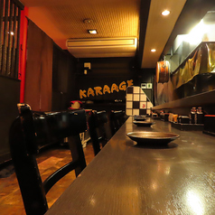 広々としたカウンター席。間仕切りがあるのでお一人様でもお気軽にご利用頂けます。