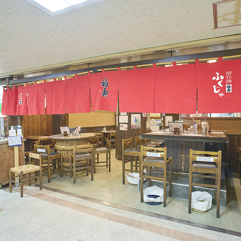 蔵元直送の銘酒「福寿」と旬の肴。活気を感じる至福のひととき