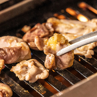 香ばしく薫り高い鶏焼肉をお好みの焼き加減で楽しむ