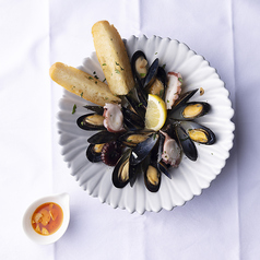 ムール貝とタコの白ワイン蒸し ナポリ風ラー油