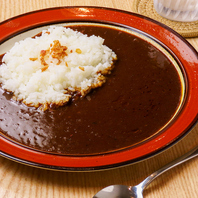 土日祝限定でランチタイムから特製カレーが楽しめます