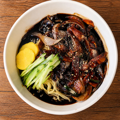 黒毛和牛すじ肉のチャジャンミョン