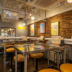 日常利用から宴会、女子会まで様々なシーンで利用頂ける、テーブル席もご用意しております。高槻エリアでの宴会・飲み会・二軒目利用の二次会にもおススメです♪