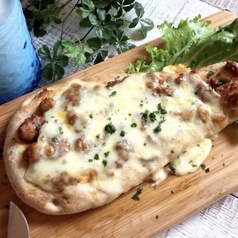 ★ヤンニョムチキンのナンピザ