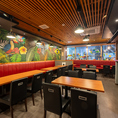 カラフルでにぎやかなブラジル風の空間が、宴会ムードを一気に盛り上げてくれます。本格シュラスコを囲みながら、自然と会話も弾む居心地の良さも魅力。団体利用でもしっかり満足いただける人気店です。