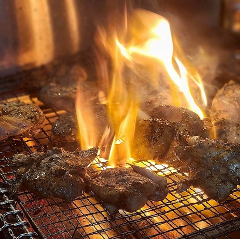 拘りのお酒と旨い肴、自慢の黒炭焼き鶏が楽しめる一軒！掘ごたつ個室は4名～OK！