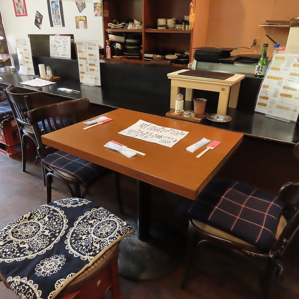 テーブル席でごゆっくりお食事を召し上がれます。少人数から宴会まで様々なシーンでご利用頂けます！