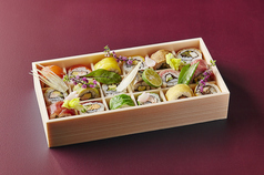 弁当（ロール寿司詰め合わせ）18貫入り(9種×各2貫)