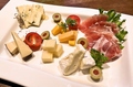 料理メニュー写真&nbsp;チーズ盛合わせ