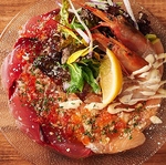 【厳選食材】鮮魚の3点盛り『本日鮮魚のカルパッチョ』は自家製の泡ソースでお召し上がりください☆