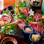 九州甘口醤油と相性抜群の《馬刺し・地鶏刺し》