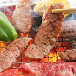 美味しいお肉がいろいろあります！！炭火でジュッと焼いて。
