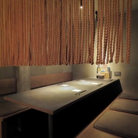 落ち着きにあるゆったりとしたテーブル席