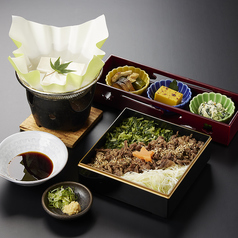 『京都亀岡牛の旨味重』 京都亀岡牛A5ランクと京都産きぬひかり 湯豆腐と本日のおばんざい3種付