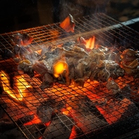 【火力と香りを極める】こだわりの備長炭で焼き上げる