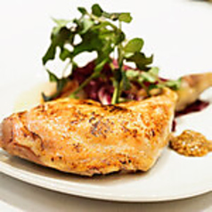 骨付き日南鶏もも肉のコンフィ　マスタードピクルス