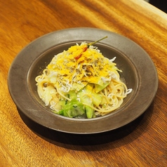 釜揚げしらすとキャベツのペペロンチーノ　カラスミがけ