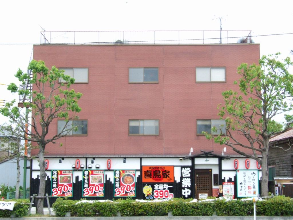 お店の入口は、こちらです。　390円均一なので、気軽に立ち寄れます。