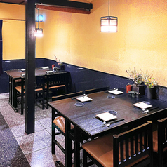 3名様～の広々したテーブル。人気のお席なので、予約必須です♪お子様連れも大歓迎！！ちょっとした宴会や、女子会、ご家族でのご利用など幅広くご利用いただけます。