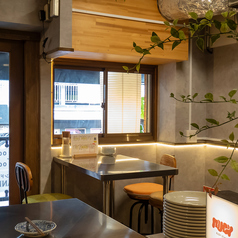 日常利用から宴会、女子会まで様々なシーンで利用頂ける、テーブル席もご用意しております。高槻エリアでの宴会・飲み会・二軒目利用の二次会にもおススメです♪