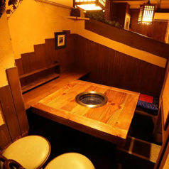 カップルやご夫婦でのご利用に最適な、2名様用の落ち着いたお席もございます。木の質感を活かした和モダンなインテリアと、柔らかな間接照明が、二人の時間をより一層素敵に演出します◎美味しい焼肉を楽しみながら、じっくりと語り合う夜におすすめ。センター南でのデートの締めくくりにぜひご利用ください。