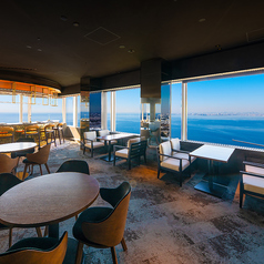 鉄板焼きをお楽しみの後は、テーブルのお席でもごゆっくりお寛ぎ頂けます。