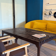 ゆったりとしたソファー席でのんびり