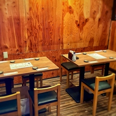 つなげて4名席にできます