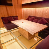 【備え付けのお手洗い(完全個室内のみ)】個室には専用のお手洗いがあり、移動の手間なく快適にご利用いただけます。