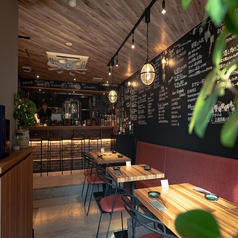 【貸切20席】お洒落な内装が魅力のこのお店では、最大20名までの貸切が可能です。仲間とのお食事会や会社の宴会に最適な空間で、ゆったりとした時間を楽しめます。豊富な創作料理を味わいながら、心温まる会話を楽しめます。特別なイベントや集まりに対応できますので、ぜひご相談してください。！