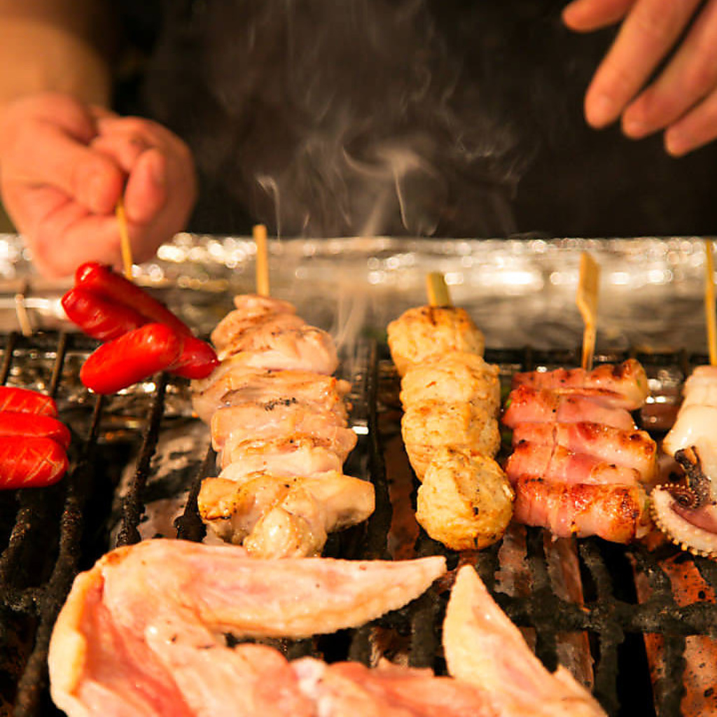 海鮮やお寿司が人気ですが、その日の気分に合わせて様々なお料理を楽しめるのが人気の秘訣！