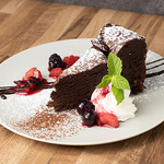 品質の高いベルギー産チョコレートを使用した本格スイーツがございます！ガトーショコラ572円(税込)